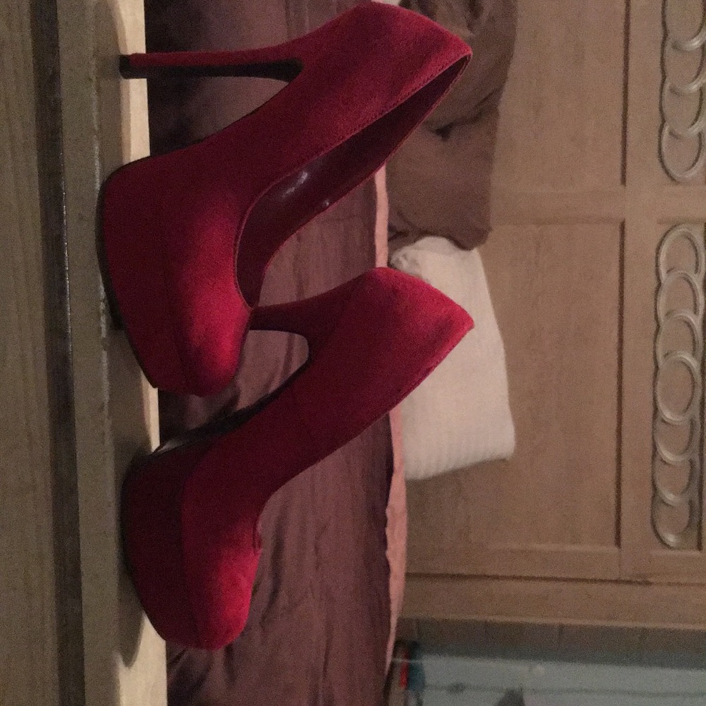 Red pumps
